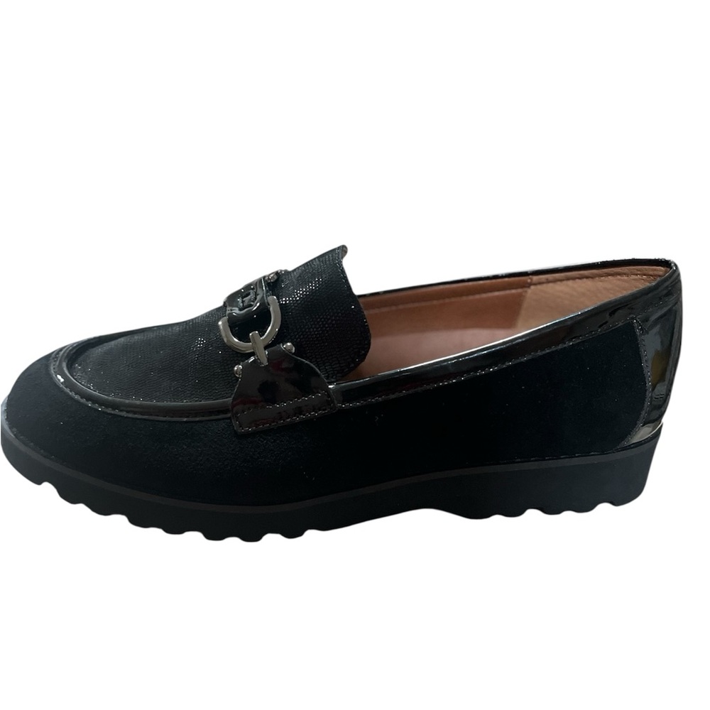 Donald J Pliner Clio Loafers | Women’s 9.5 US | Classic Chic Leather Slip-Ons